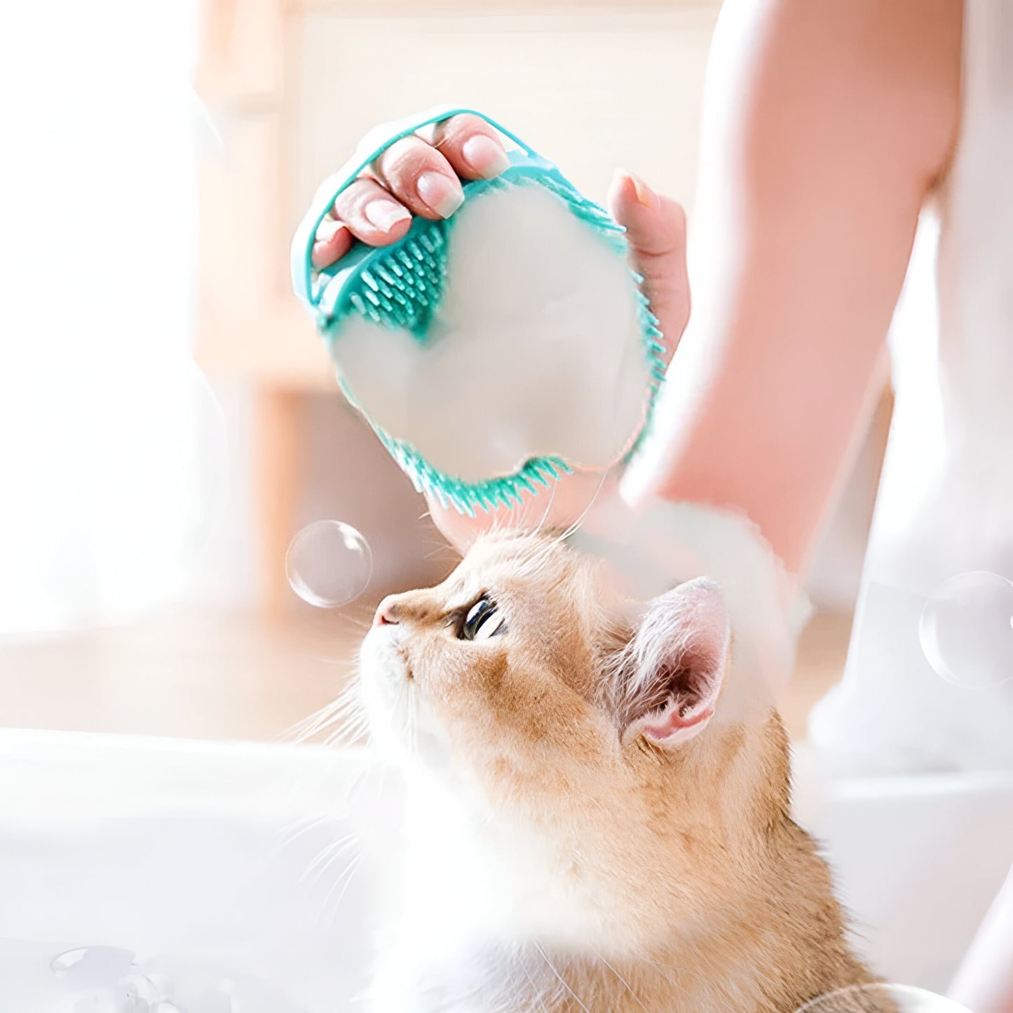 FurBreeze™ – Silicone Bath Brush for Pets